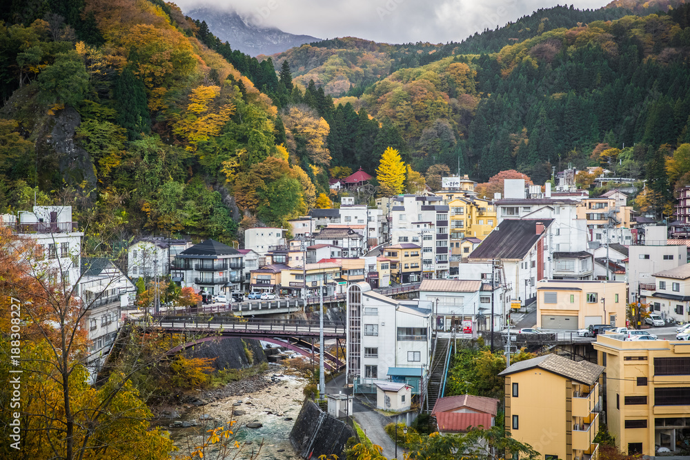 秋日福岛县的Tsuchiyu温泉