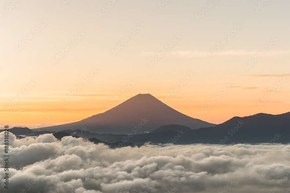 富士山，夏季云海