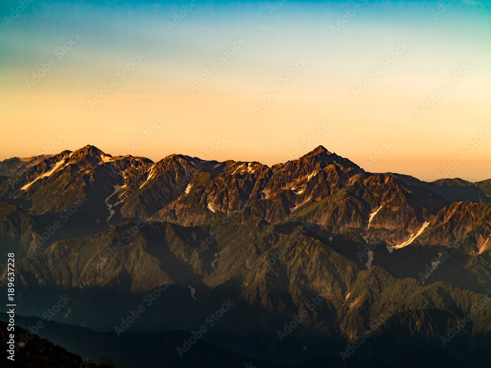 険しい山