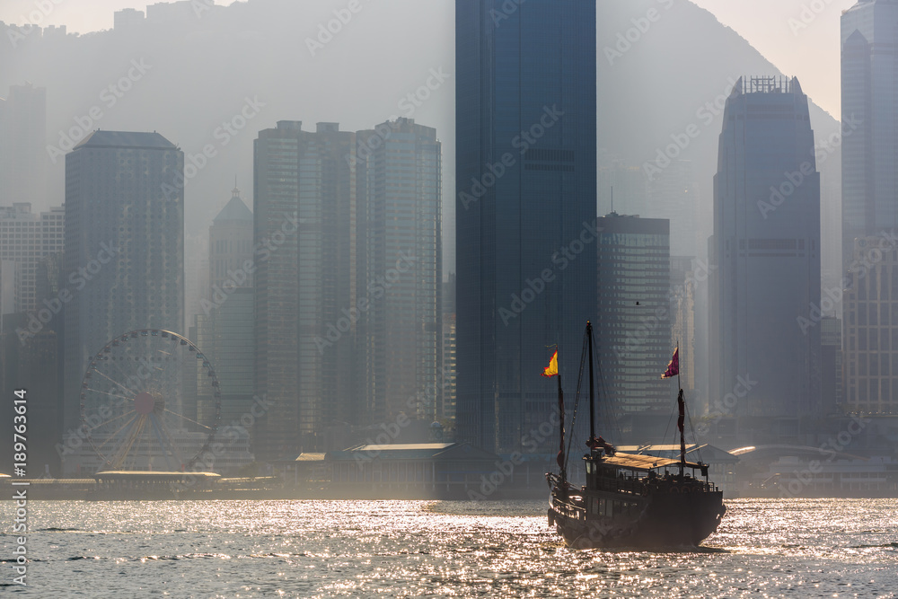 香港九龙尖沙咀旅游垃圾港维多利亚港日落