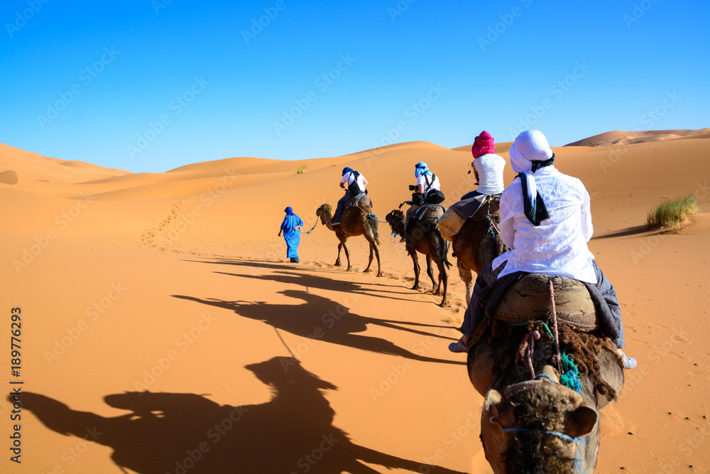 Karawana na pustynii撒哈拉，Wydmy Erg Chebbi。