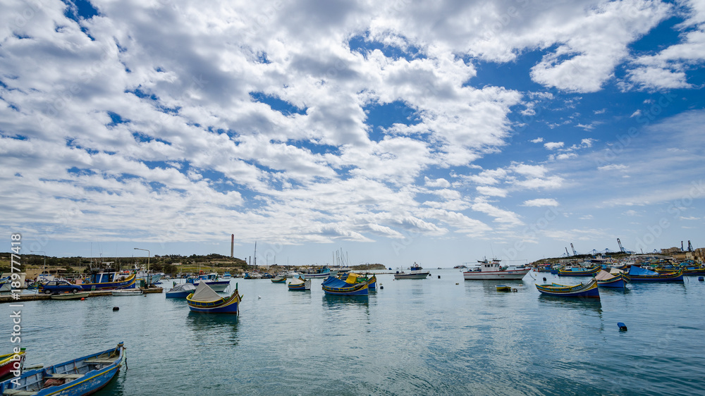 kolorowe łódki w Marsaxlokk