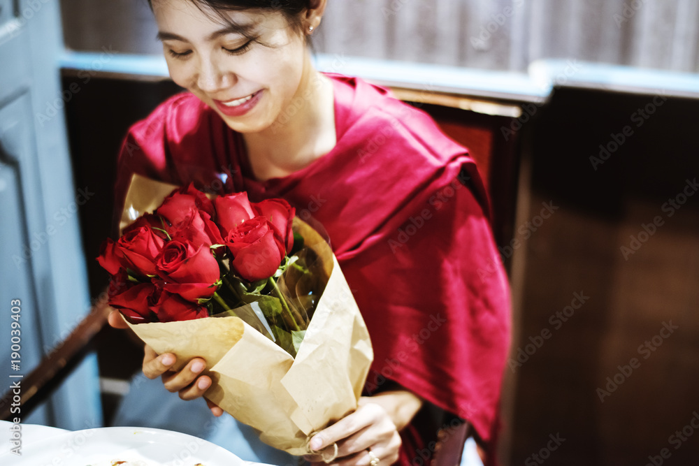 Woman got red rose bouquet