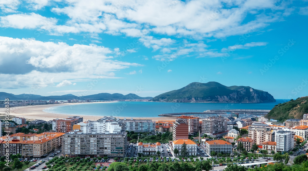 西班牙坎塔布里亚的拉雷多市全景图-北美洲战争期间的著名景点