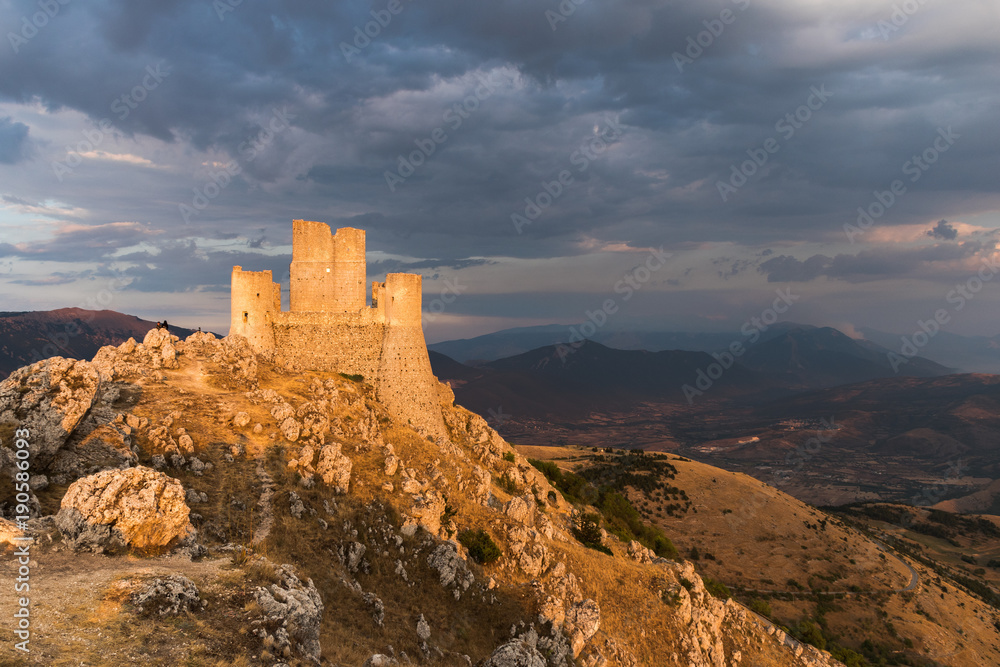 Rocca Calascio，阿布鲁佐山区的一座古老的中世纪堡垒