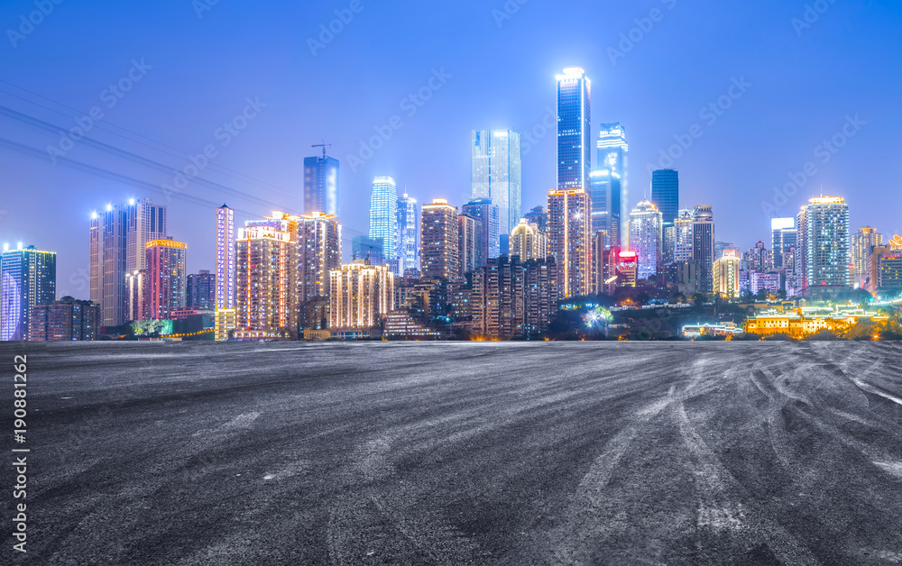 道路地面与重庆城市建筑景观天际线