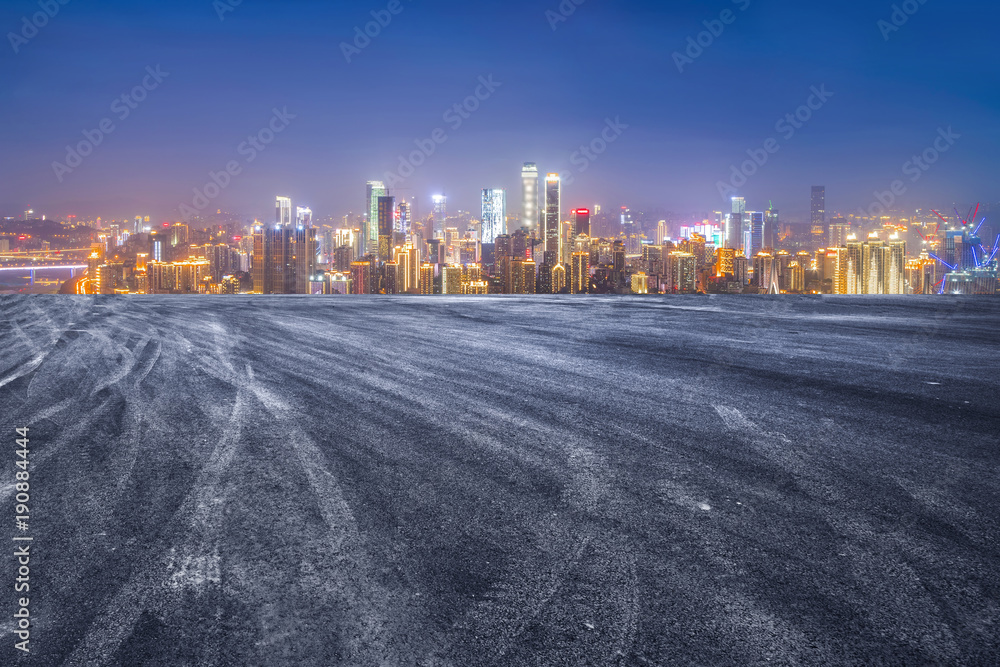 道路地面与重庆城市建筑景观天际线