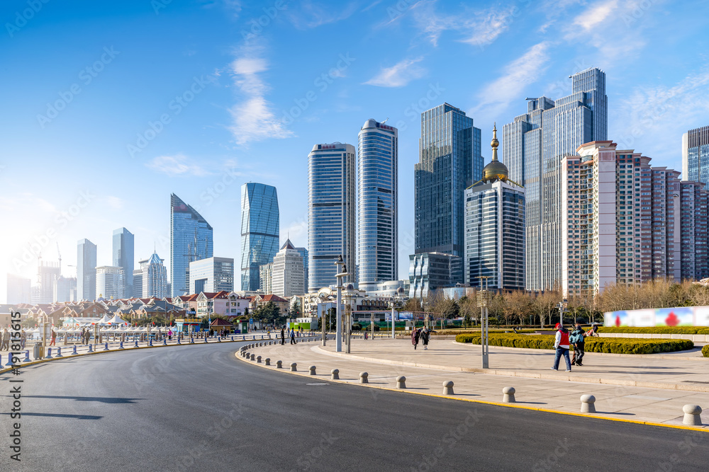 青岛市中心建筑景观与路面