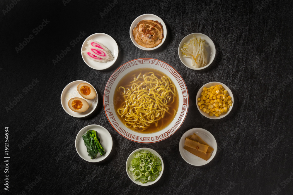 典型的な中華そば　Popular Chinese noodles (ramen)