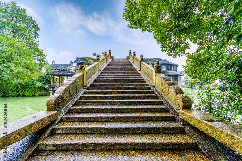 乌镇美丽的河流和古老的建筑景观