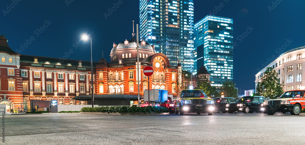 日本东京丸之内的东京站夜间照明