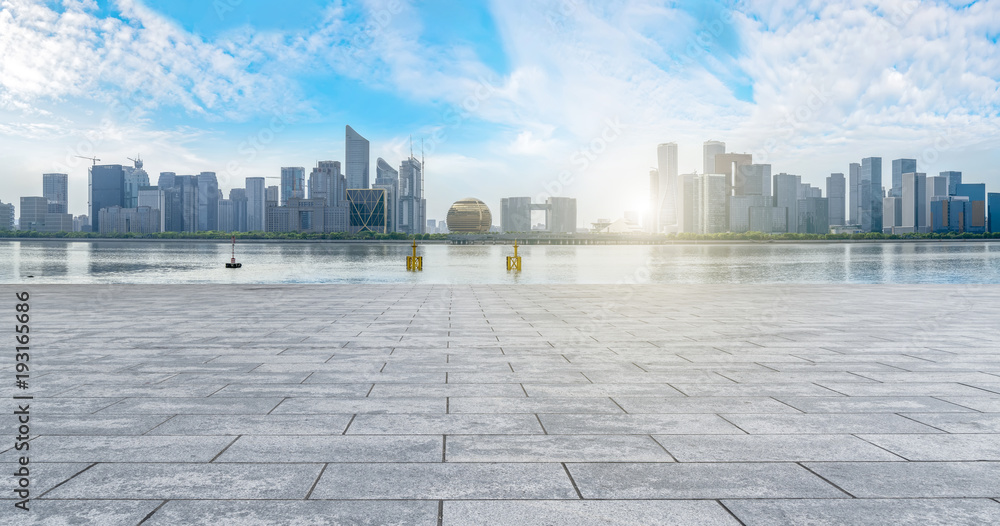 从方形地砖和空的asph看杭州城市建筑景观的天际线