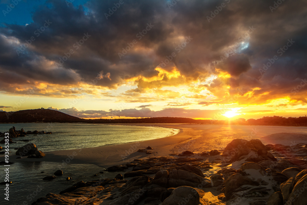 Tramonto sulla spiaggia Timi Ama