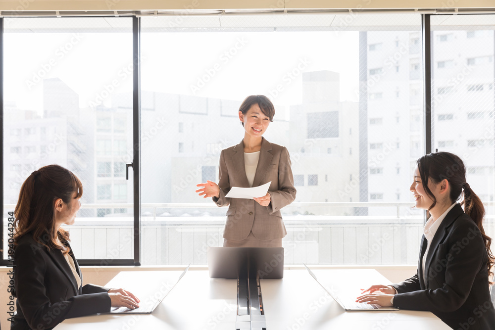 asian businesswomen working in office