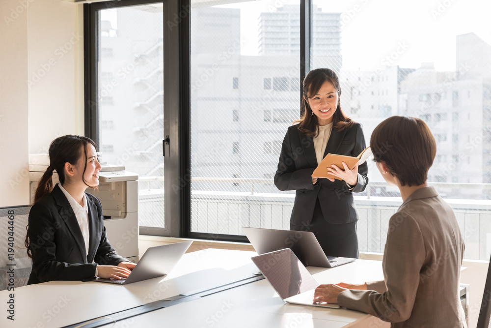 asian businesswomen working in office