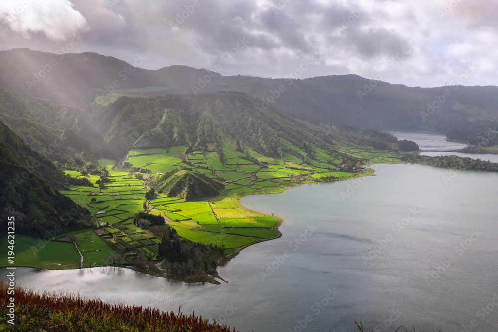 波尔亚速尔群岛圣米格尔岛Sete Cidades火山群火山口湖的美景