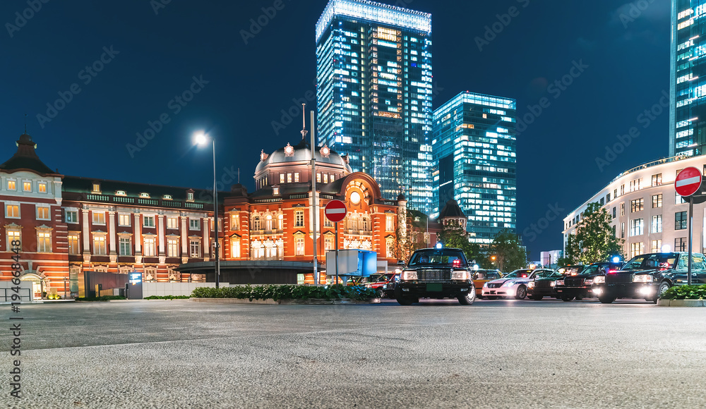 日本东京丸之内的东京站夜间照明