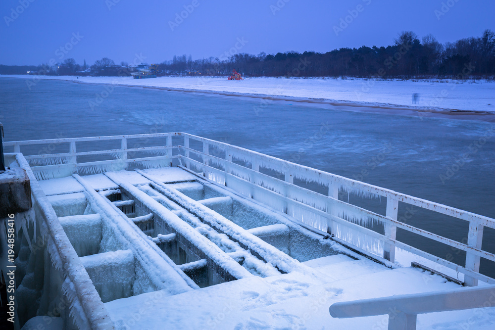 波兰格但斯克波罗的海的雪地码头