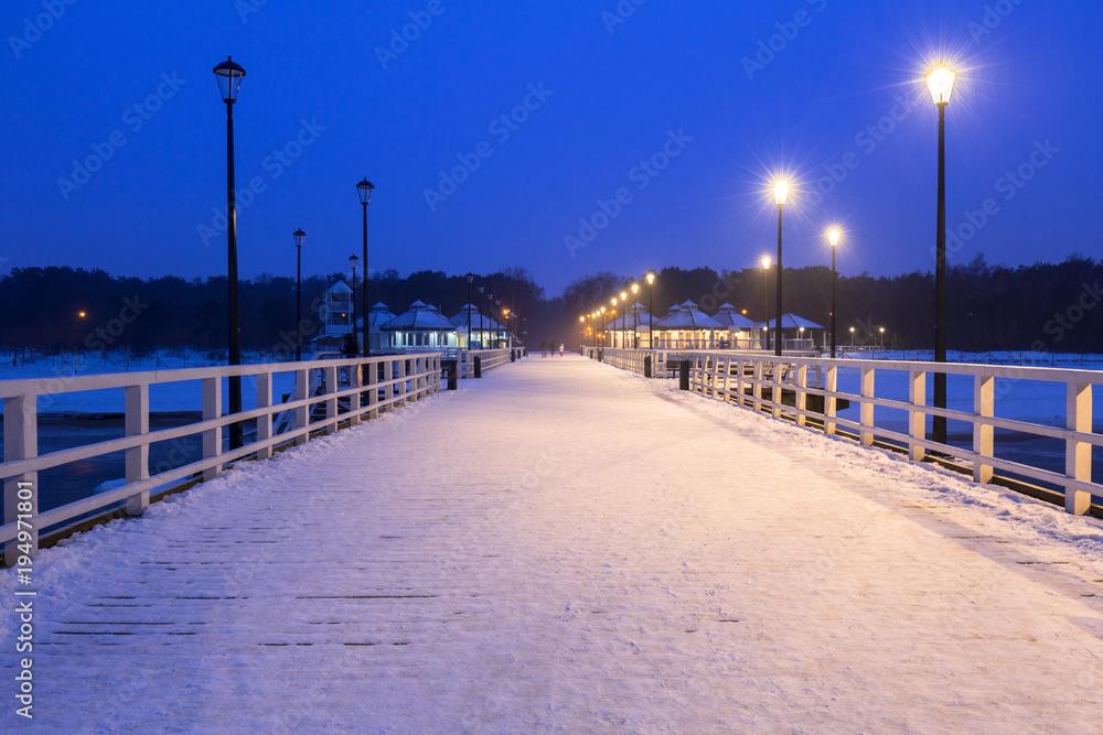 波兰格但斯克波罗的海码头的雪夜