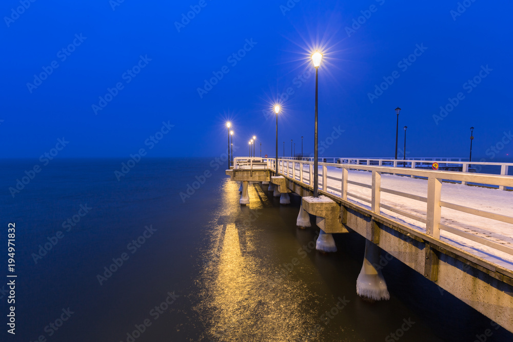 波兰格但斯克波罗的海码头的雪夜