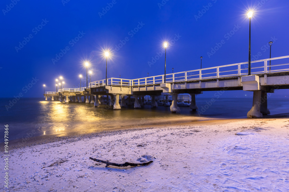 波兰格但斯克波罗的海码头的雪夜