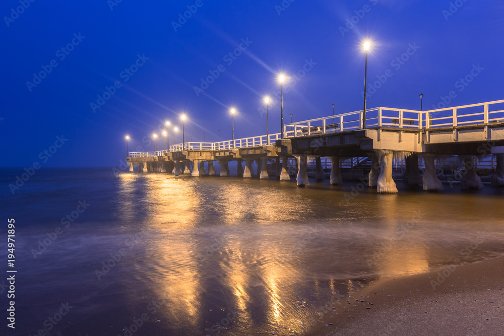 波兰格但斯克波罗的海码头的雪夜