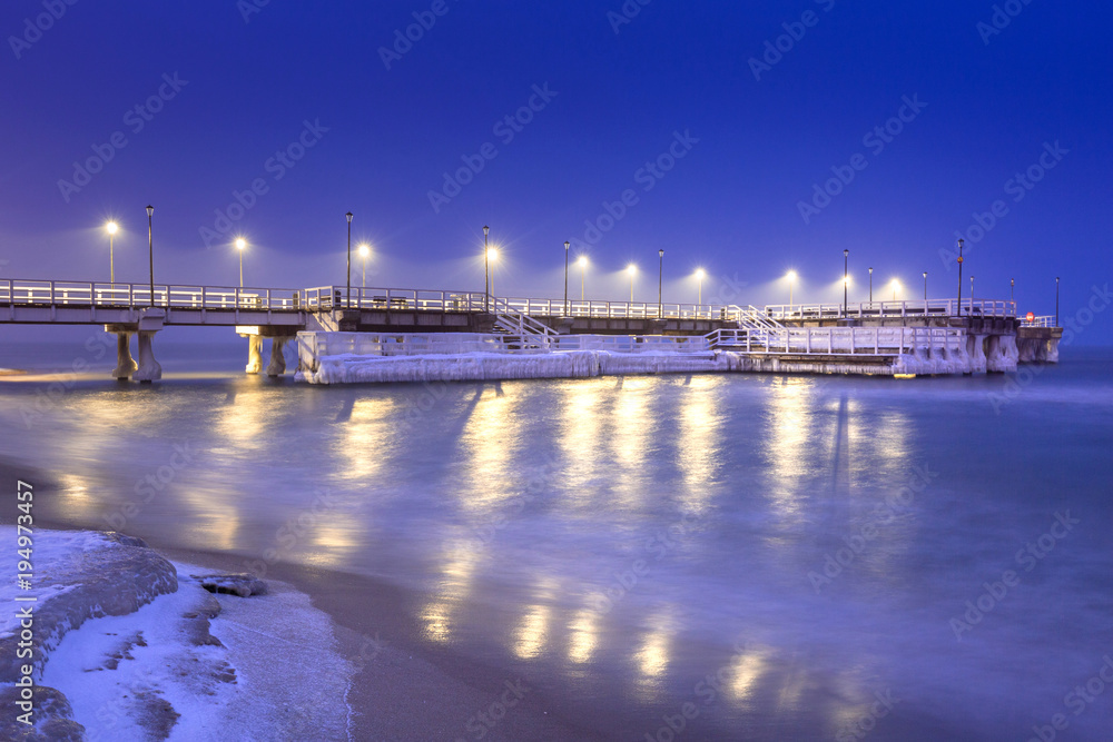 波兰格但斯克波罗的海码头的雪夜