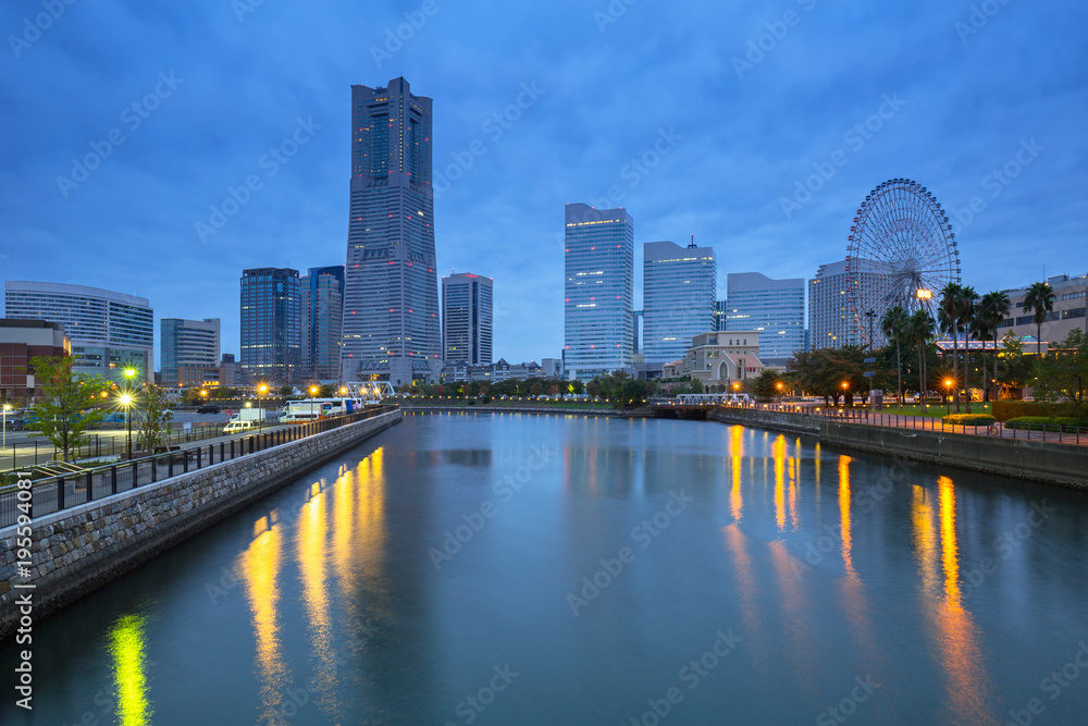 日本横滨市夜晚的城市景观