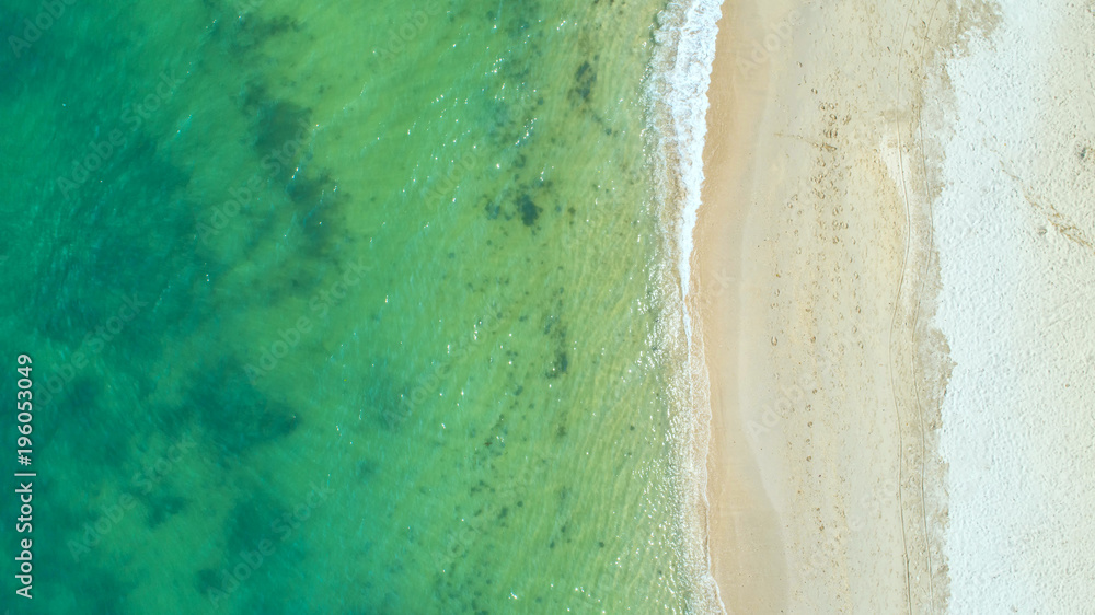 海景，俯视图，令人惊叹的自然背景。水的颜色和美丽的明亮。Az