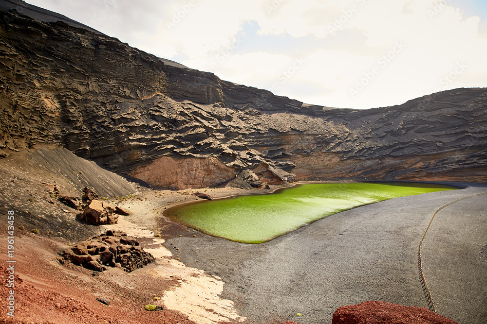 兰萨罗特的Charco de los Clicos绿色火山湖