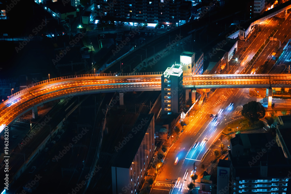 夜间大阪十字路口鸟瞰图