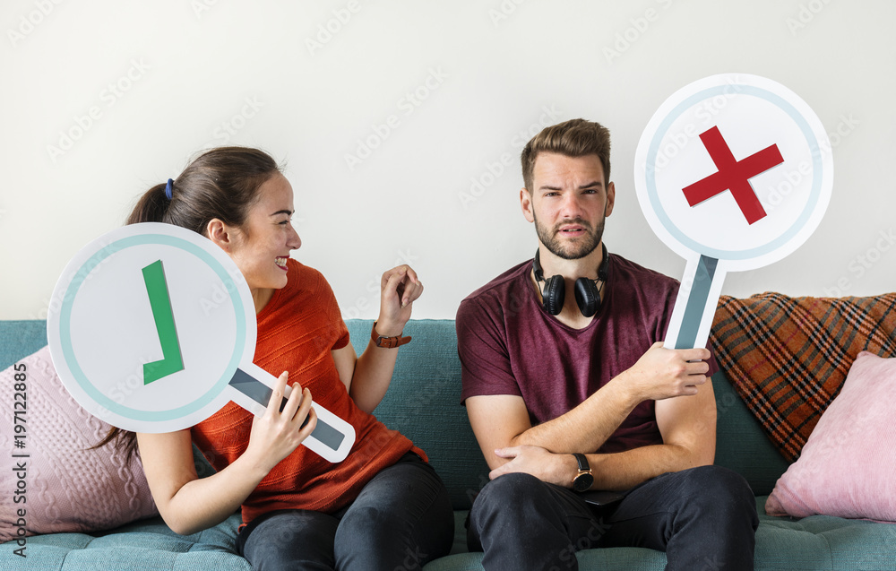 Couple showing yes and no sign