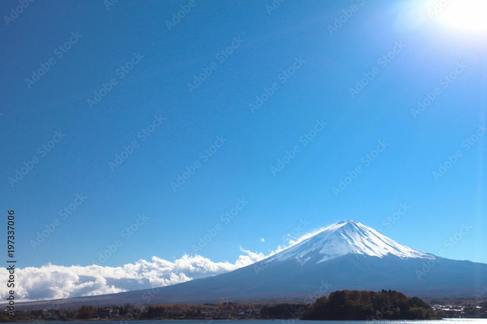 富士山和川口湖周围的城市，日本