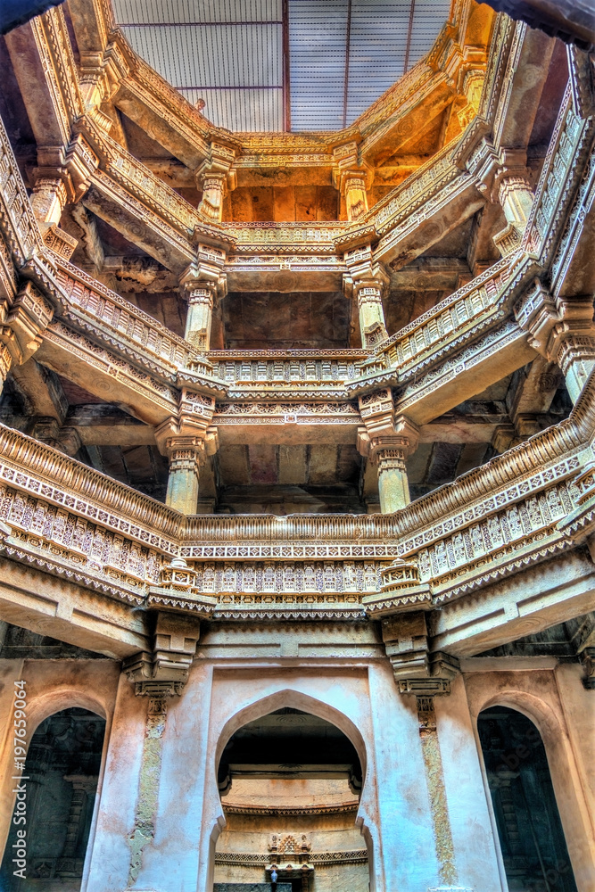 印度古吉拉特邦艾哈迈达巴德附近Adalaj村的Adalaj或Rudabai Stepwell