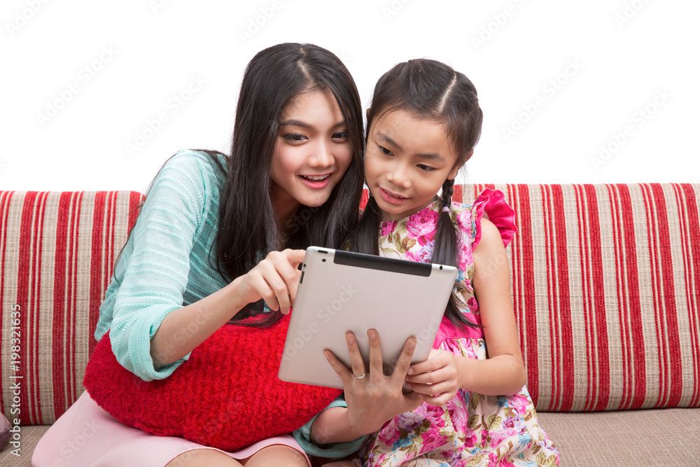 Teacher and ger student use tablet and wifi neternet togather