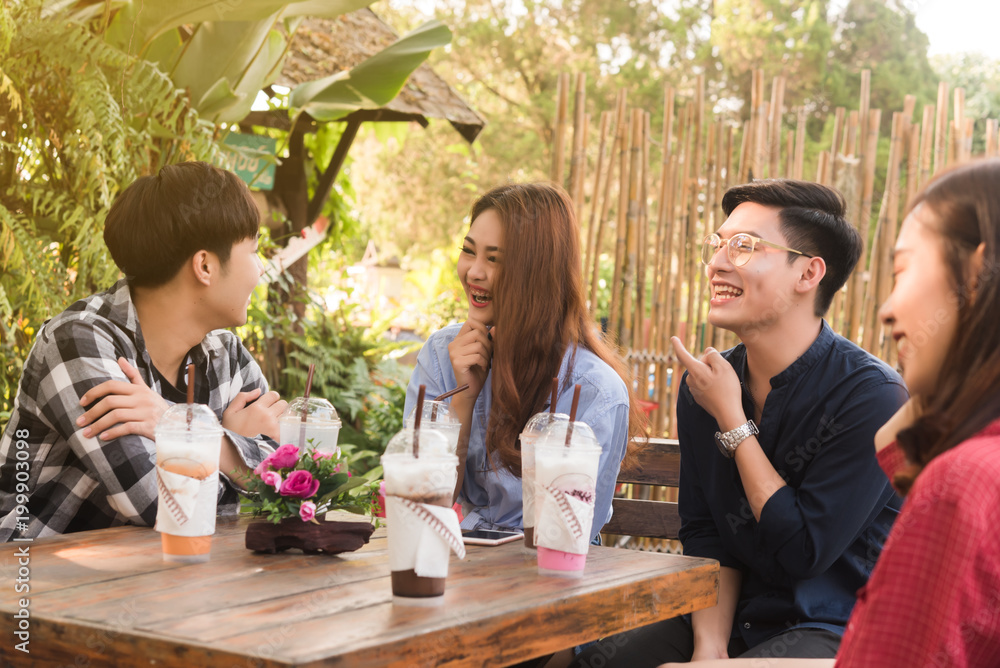 Group of 6 teenagers having fun together without liquor in cafe in afternoon drink milk tea, pink mi