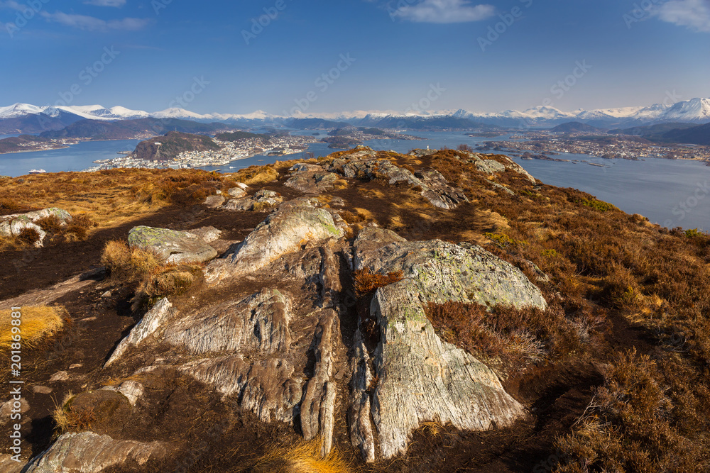 从Sukkertoppen山（Sugar Loaf Top）欣赏挪威西部海岸线的美景