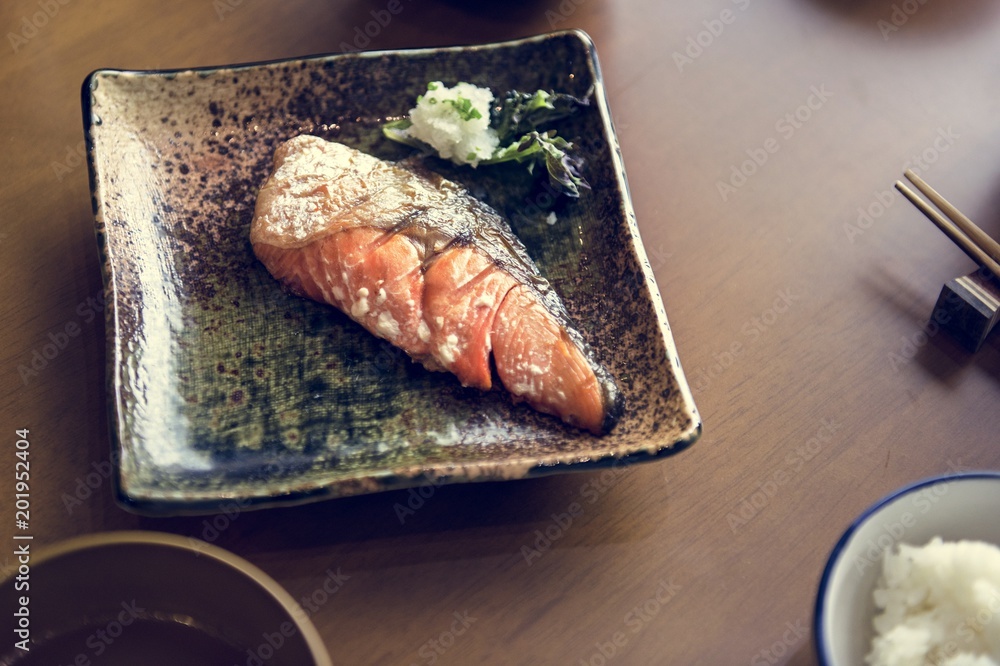 三文鱼烤套餐日本料理