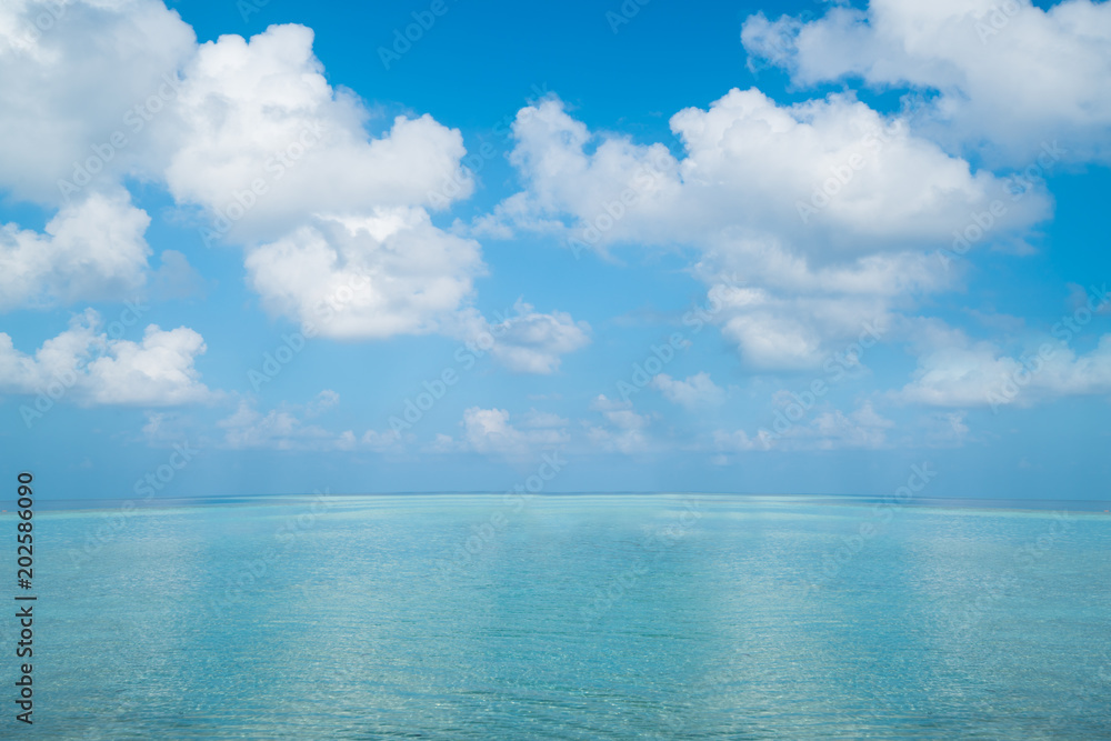 海洋自然背景。海洋和夏季景观。