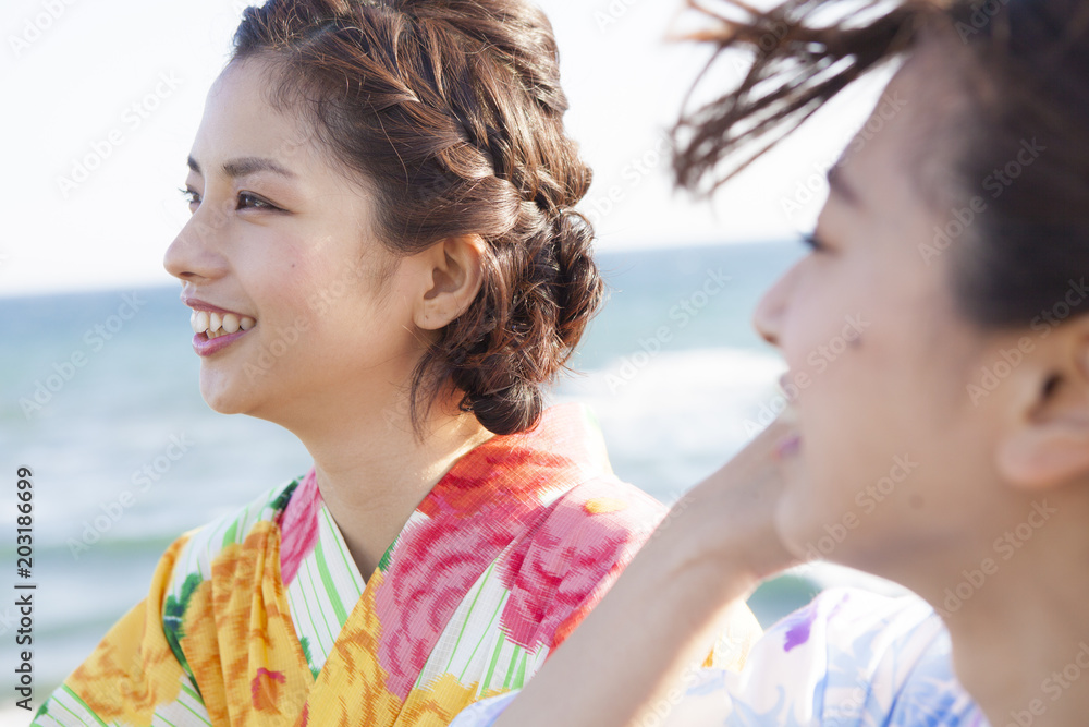 浴衣女性の笑顔