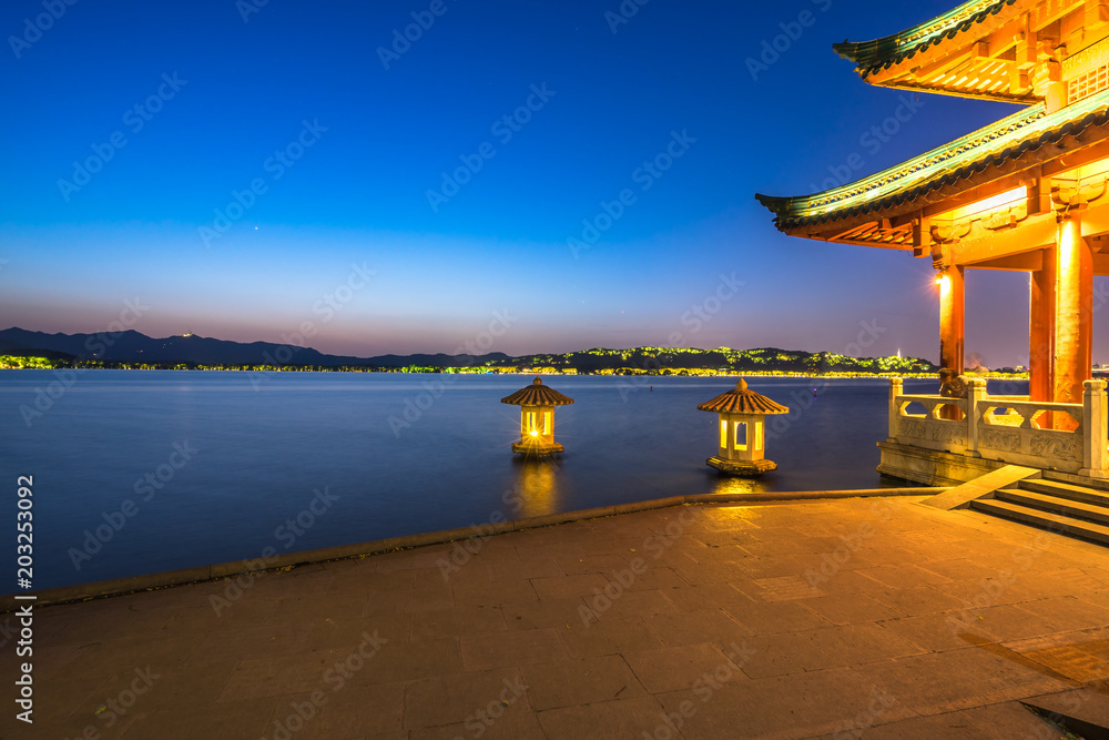 夕阳下的杭州西湖景观