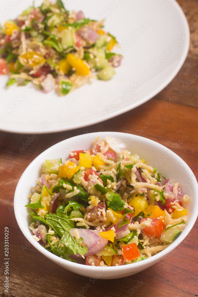 素食花椰菜tabbouleh