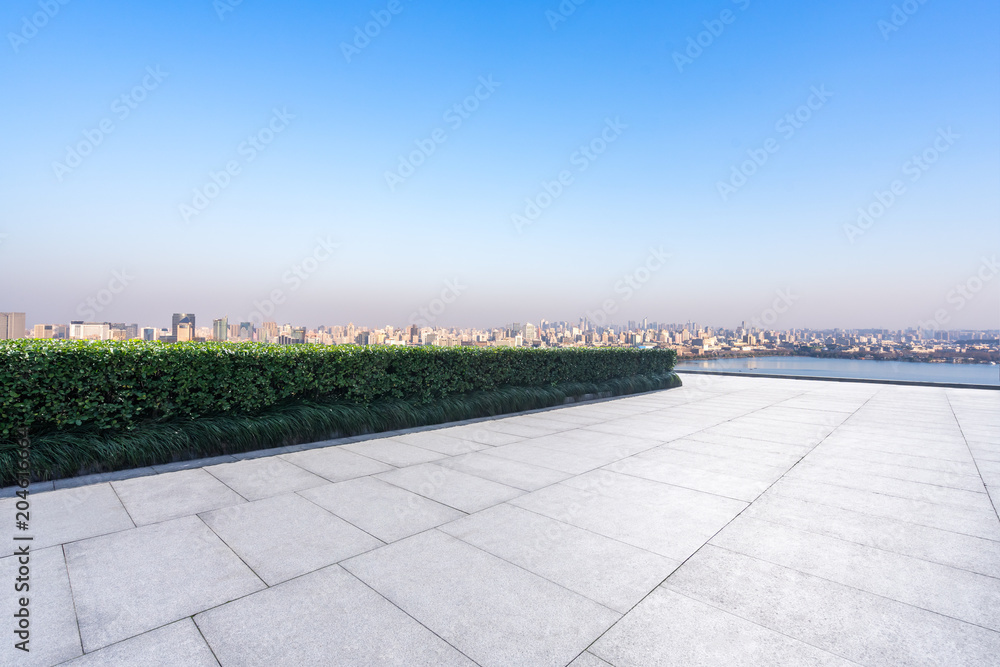 有城市景观的空楼层