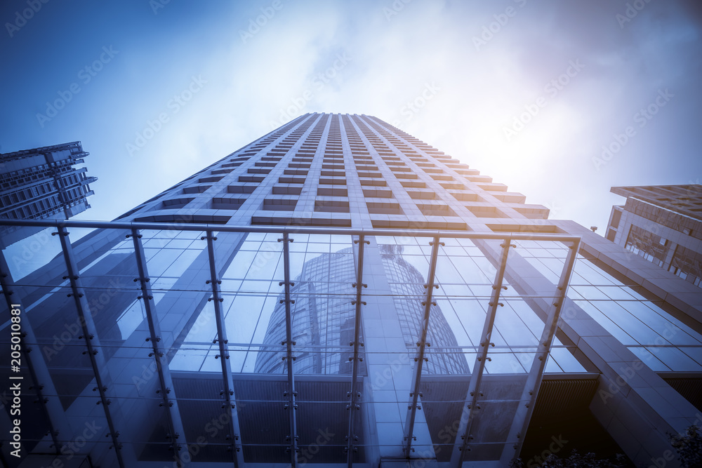 Skyscrapers are low - angle views in Chinese cities 。