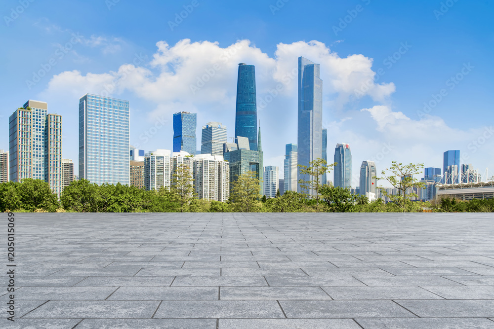 广州城市综合体空置方形地砖的前景