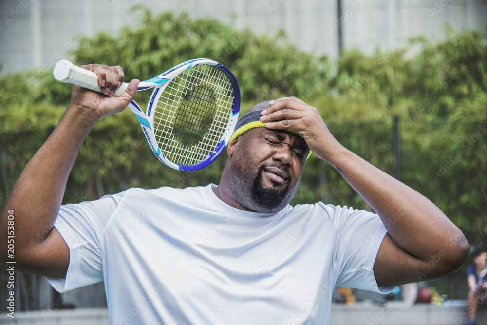 Tennis player losing the match