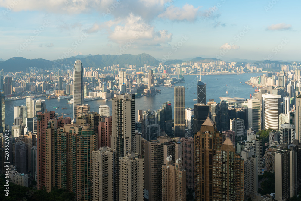 亚洲香港蓝天香港天际线和维多利亚港鸟瞰图