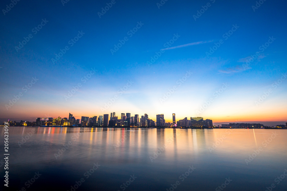 城市天际线全景