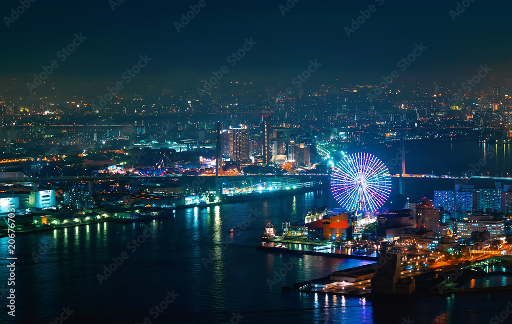 夜间摩天轮俯瞰大阪湾港区