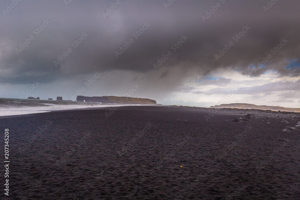 Reynisfjara-2018年5月5日：冰岛Reynisf jara的黑色海滩